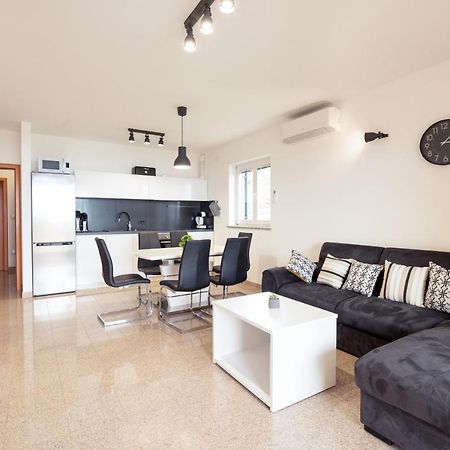 Seaview Apartment Lea อิตชิชี ภายนอก รูปภาพ